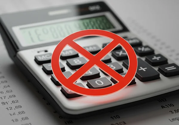 Simbolo di divieto calcolatrice sopra una calcolatrice per il test Wonderlic